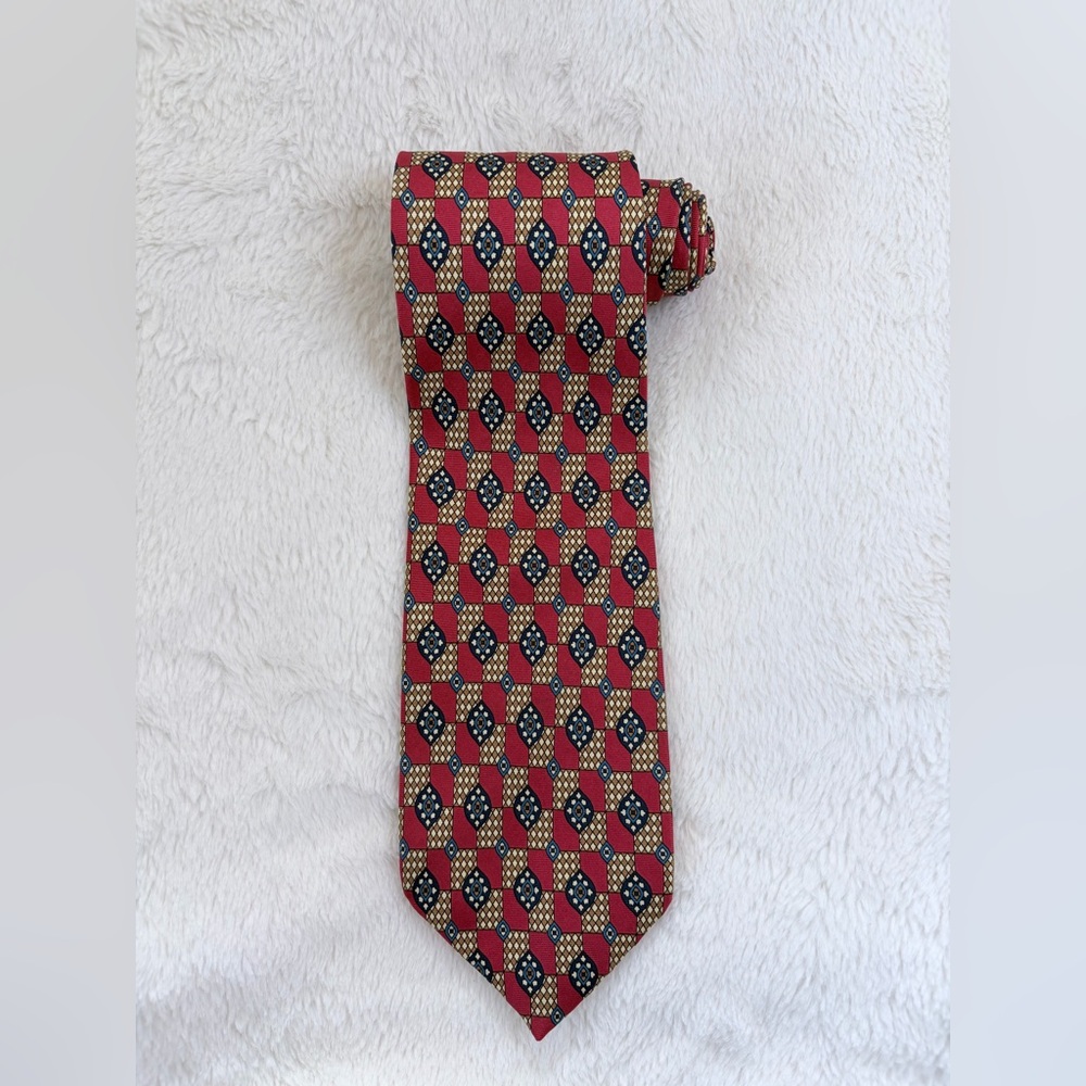 Stylish Red, Blue, and Beige Patterned Tom James Tie